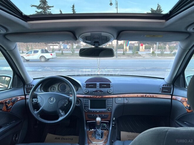 Mercedes E 240 2002, 329,478 km - 2.6 l - Quba