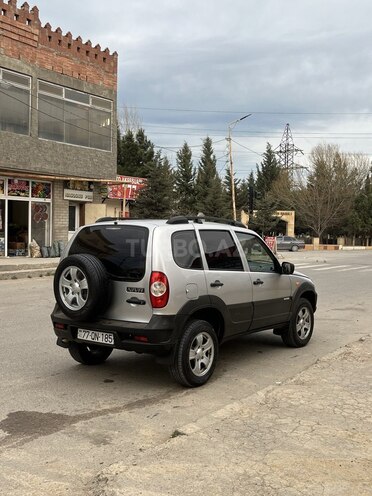 Chevrolet Niva 2011, 200,000 km - 1.7 л - Sumqayıt