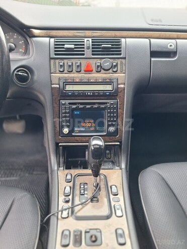 Mercedes E 320 2001, 518,365 km - 3.2 l - Şəki