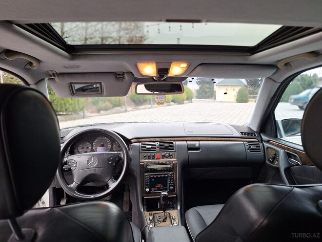Mercedes E 320 2001, 518,365 km - 3.2 l - Şəki