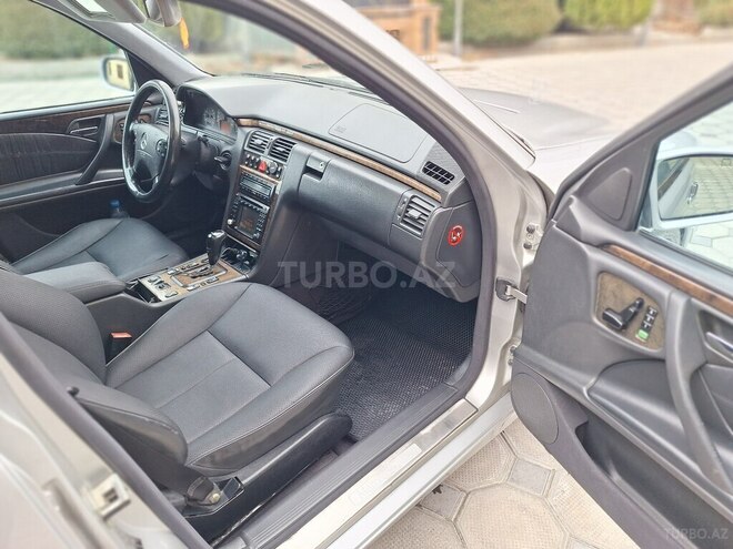 Mercedes E 320 2001, 518,365 km - 3.2 l - Şəki