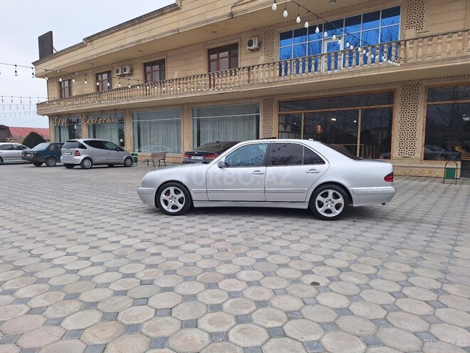 Mercedes E 320 2001, 518,365 km - 3.2 l - Şəki