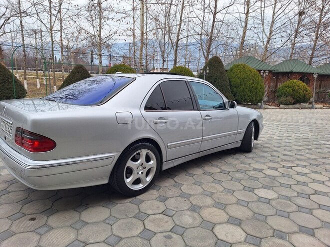 Mercedes E 320 2001, 518,365 km - 3.2 l - Şəki
