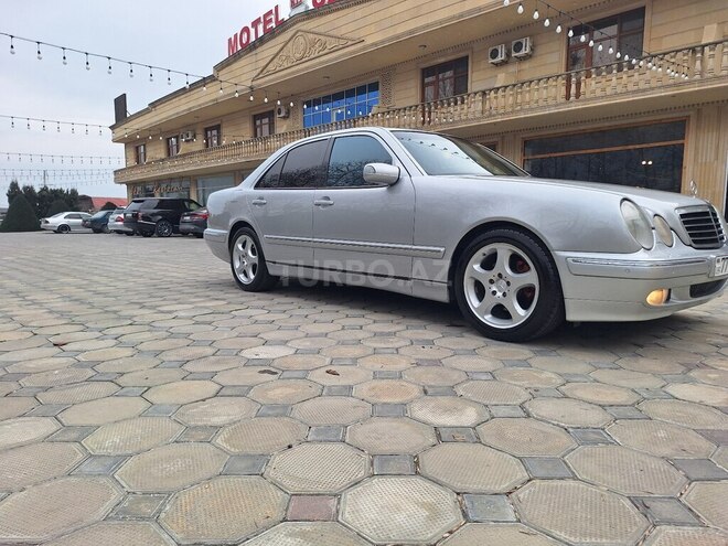Mercedes E 320 2001, 518,365 km - 3.2 l - Şəki