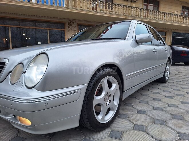 Mercedes E 320 2001, 518,365 km - 3.2 l - Şəki