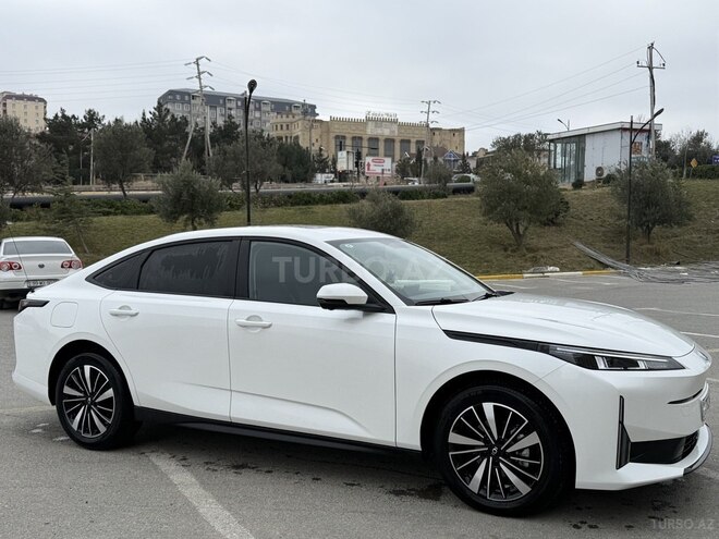 Changan Qiyuan A05 2025, 16,000 km - 1.5 л - Bakı