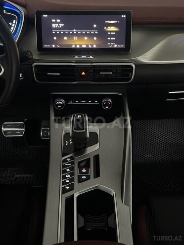 Geely Coolray-16