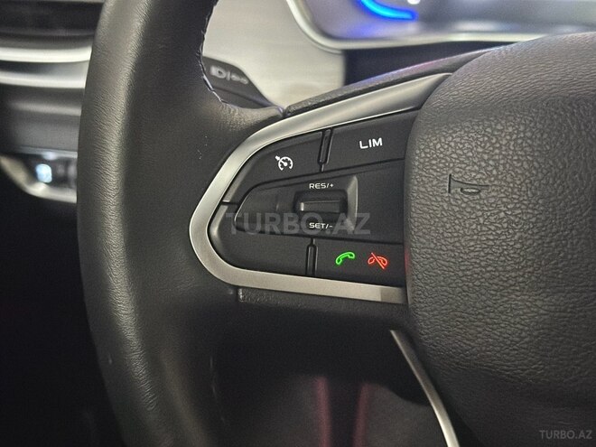 Geely Coolray-37