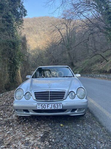 Mercedes E 240 1997, 286,000 km - 2.4 l - Qax