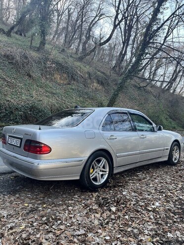 Mercedes E 240 1997, 286,000 km - 2.4 l - Qax
