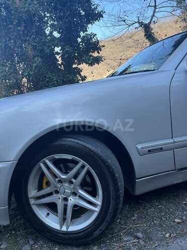 Mercedes E 240 1997, 286,000 km - 2.4 l - Qax