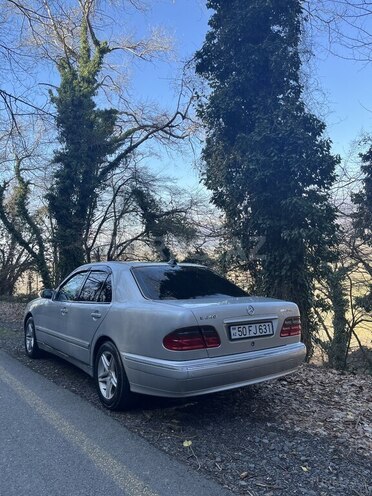 Mercedes E 240 1997, 286,000 km - 2.4 l - Qax