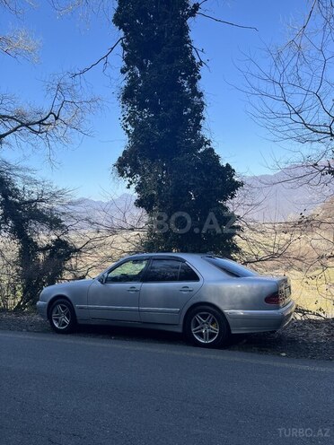 Mercedes E 240 1997, 286,000 km - 2.4 l - Qax