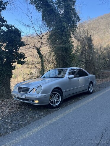 Mercedes E 240 1997, 286,000 km - 2.4 l - Qax