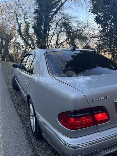Mercedes E 240 1997, 286,000 km - 2.4 l - Qax