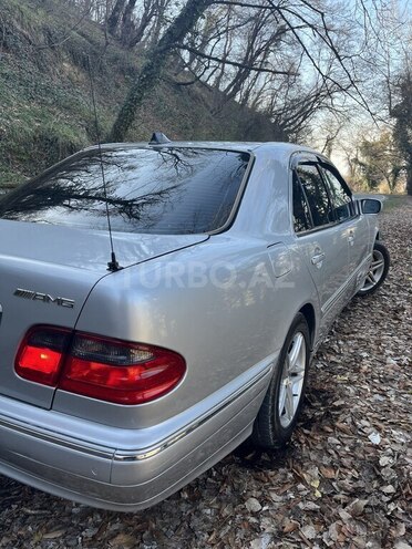 Mercedes E 240 1997, 286,000 km - 2.4 l - Qax