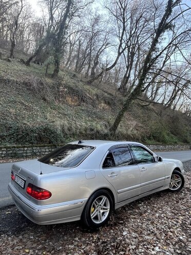 Mercedes E 240 1997, 286,000 km - 2.4 l - Qax
