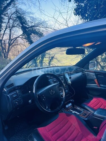 Mercedes E 240 1997, 286,000 km - 2.4 l - Qax