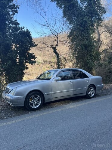 Mercedes E 240 1997, 286,000 km - 2.4 l - Qax