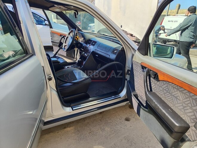 Mercedes C 220 1994, 318,000 km - 2.2 л - Sumqayıt