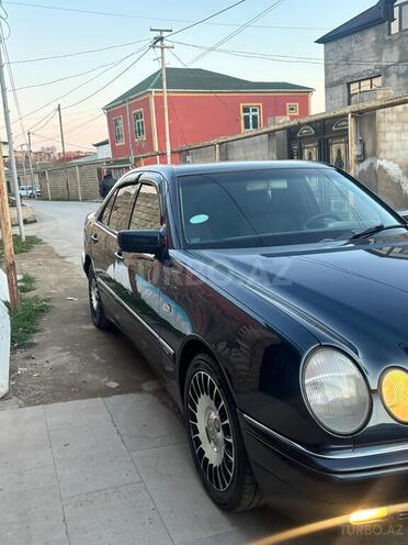 Mercedes E 240 1999, 254,000 km - 2.4 l - Bakı