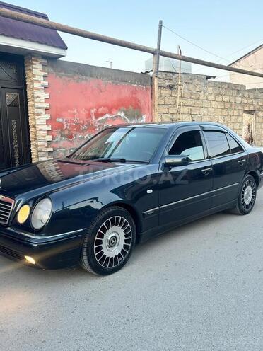 Mercedes E 240 1999, 254,000 km - 2.4 l - Bakı
