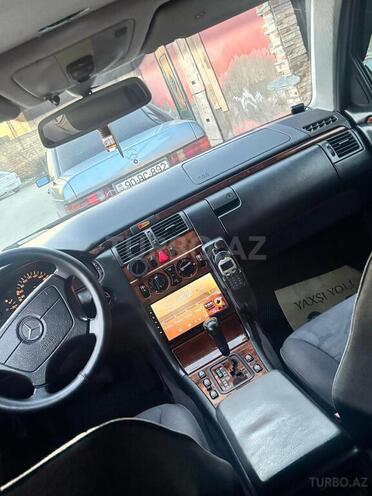 Mercedes E 240 1999, 254,000 km - 2.4 l - Bakı