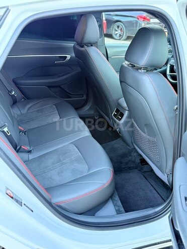 Hyundai Sonata-11