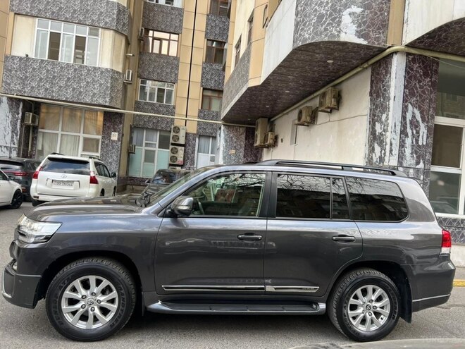 Toyota Land Cruiser-2