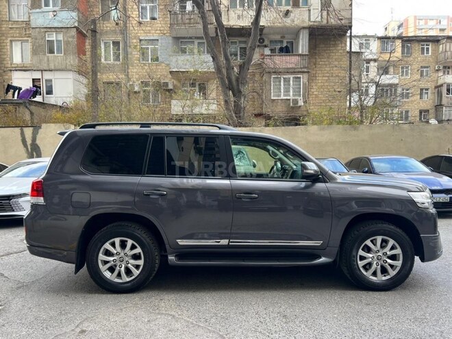 Toyota Land Cruiser-3