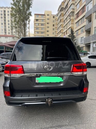 Toyota Land Cruiser-4