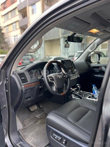 Toyota Land Cruiser-5