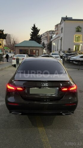 Mercedes E 200 4MATIC-2