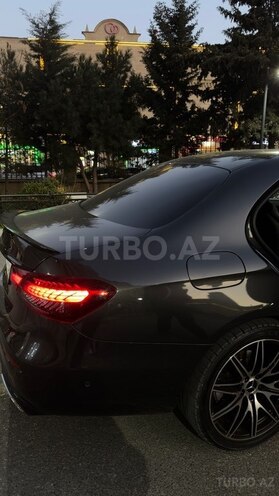 Mercedes E 200 4MATIC-7