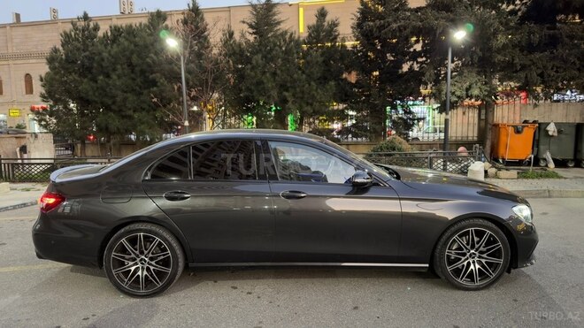 Mercedes E 200 4MATIC-6
