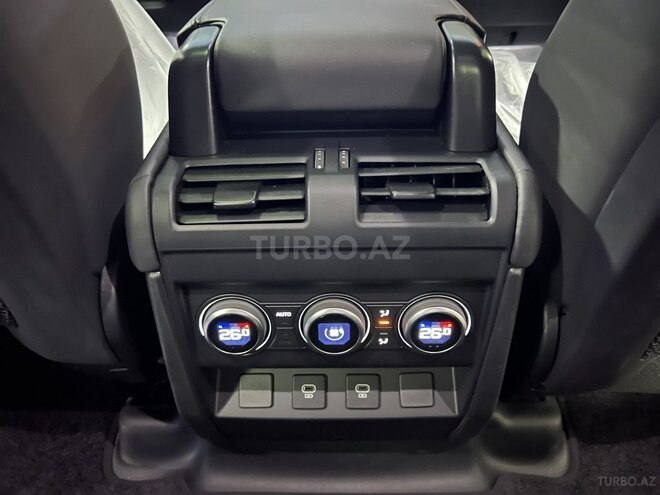 Land Rover Defender-12