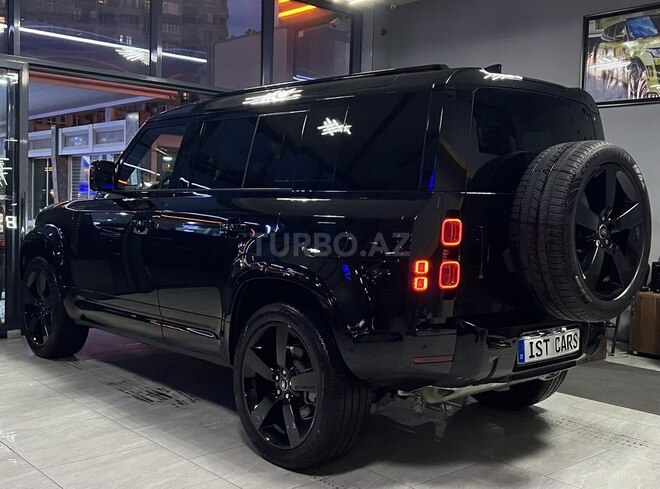 Land Rover Defender-7
