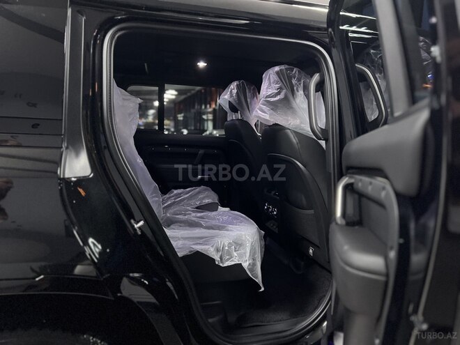 Land Rover Defender-11