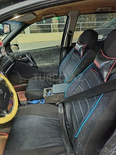 Opel Vectra-4
