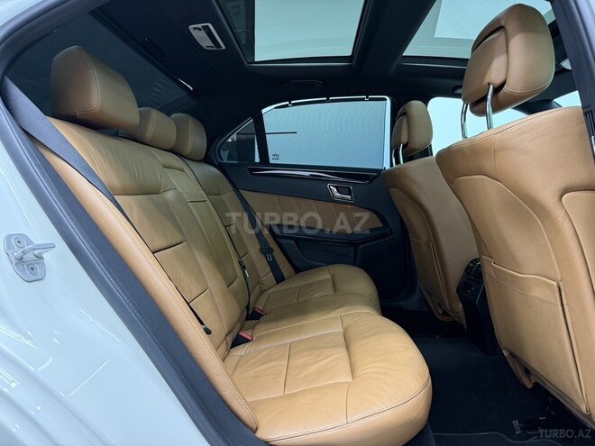 Mercedes E 300-13