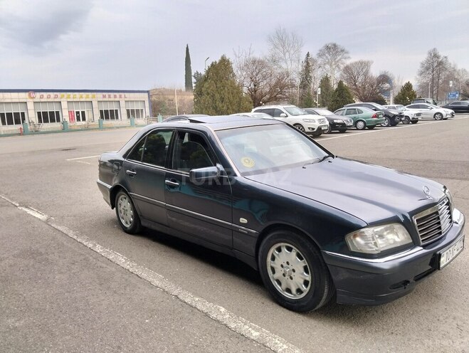 Mercedes C 250 1997, 255,500 km - 2.5 l - Qazax