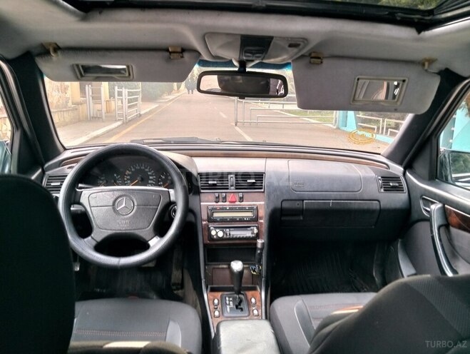 Mercedes C 250 1997, 255,500 km - 2.5 l - Qazax