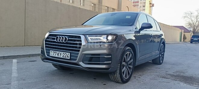 Audi Q7-1