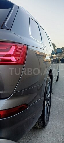 Audi Q7-17
