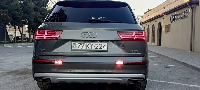 Audi Q7-8