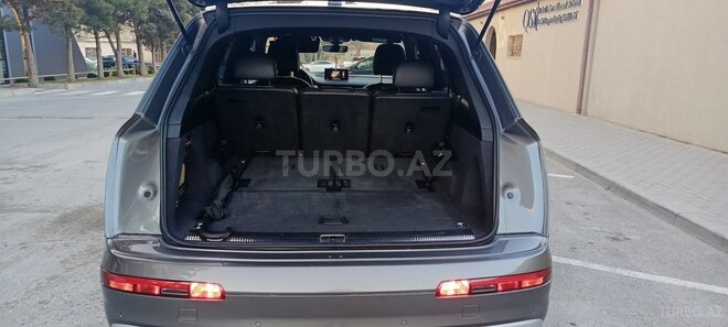 Audi Q7-4