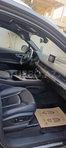 Audi Q7-15