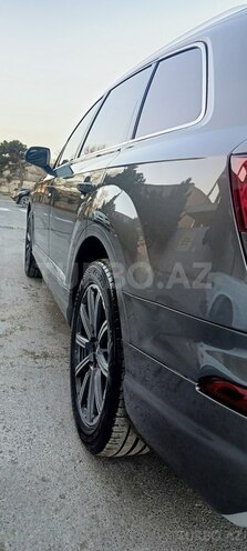 Audi Q7-16