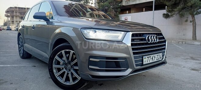 Audi Q7-9