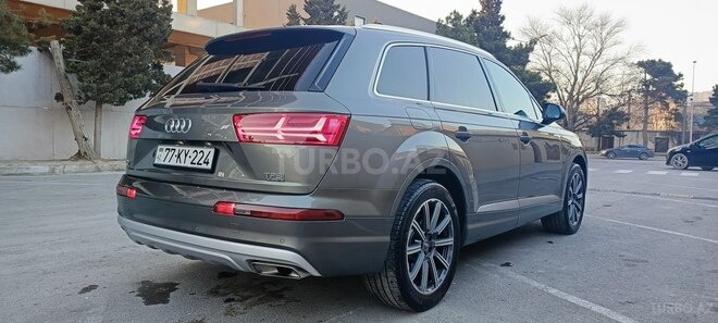 Audi Q7-7